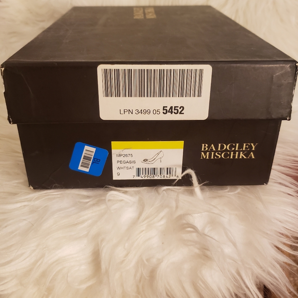 Badgley Mischka Like New Satin Pegasis Pumps, Sz 9 - Picture 14 of 14